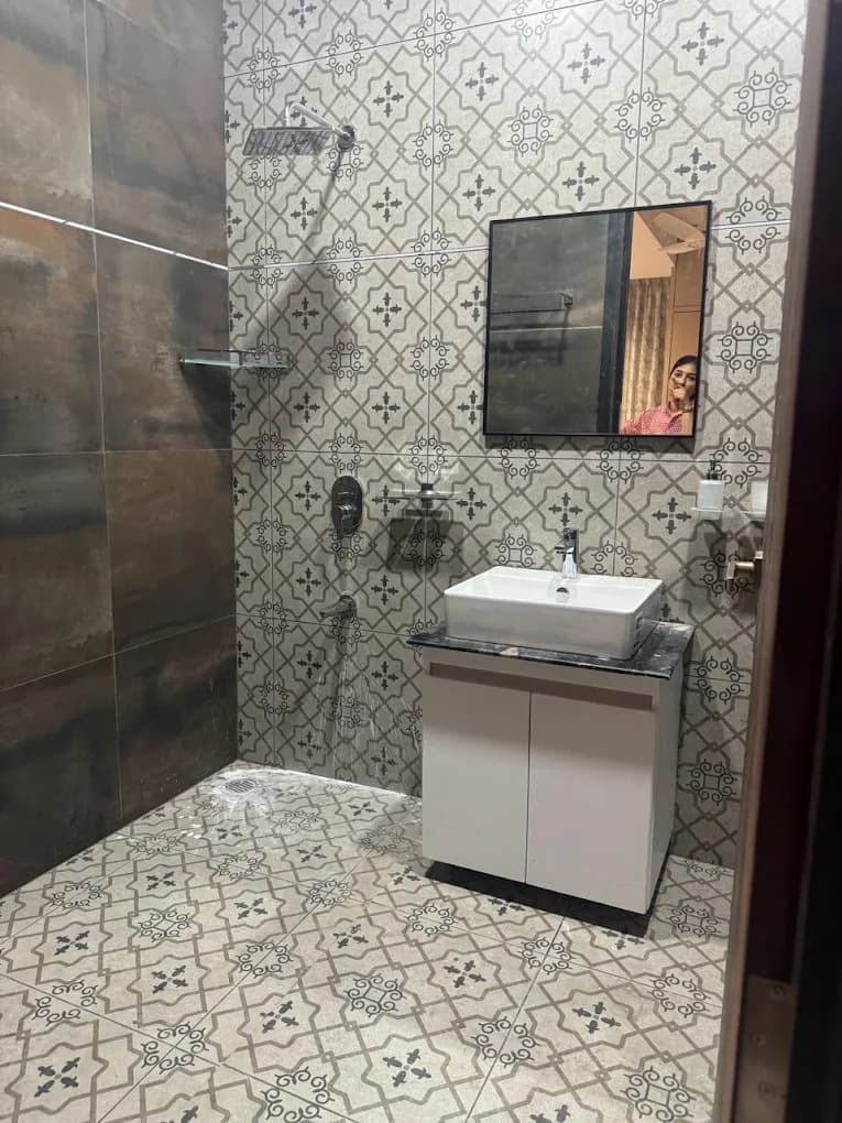 Live Ceramique bathroom showcase